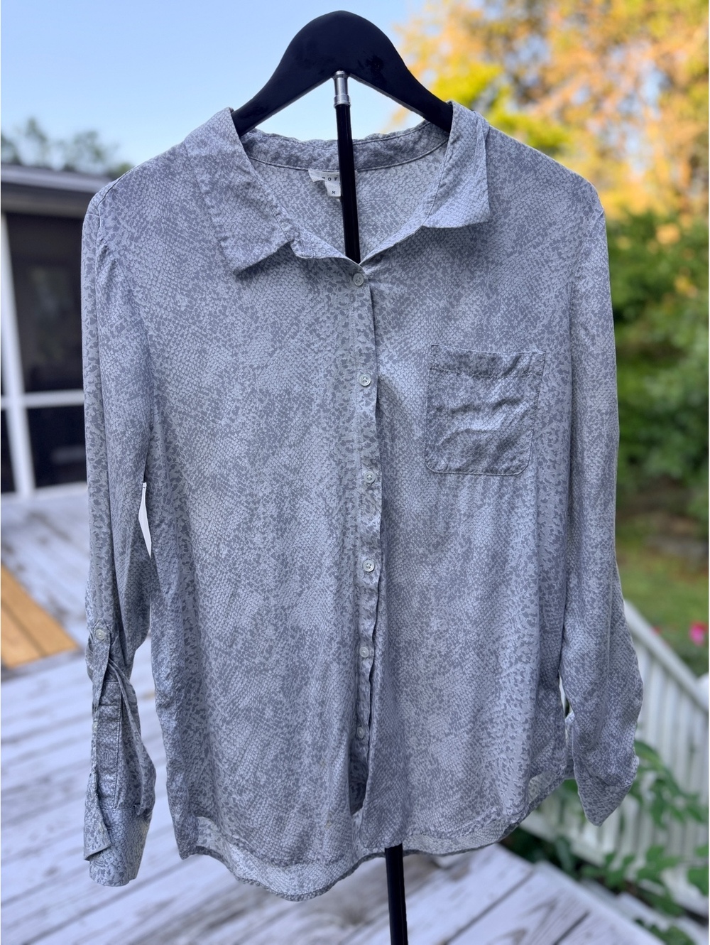 Soft Joie Women's Medium Gray Snake Print Rayon Button-Up Blouse